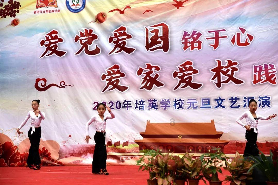 “砚田微澜”书画展在永川举行
